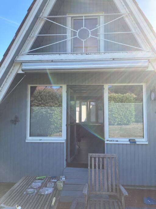 Holiday home Behagliches Nurdachhaus Im Ferienhausgebiet